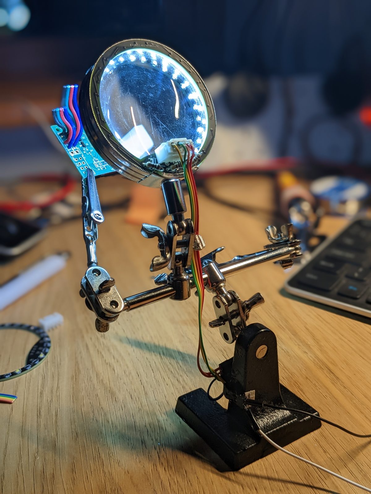 The finished LED ring fitted inside the helping hands magnifying glass and lit