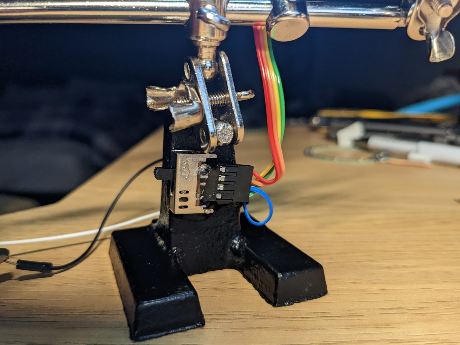 The three-position switch mounted on the base of the helping hands stand